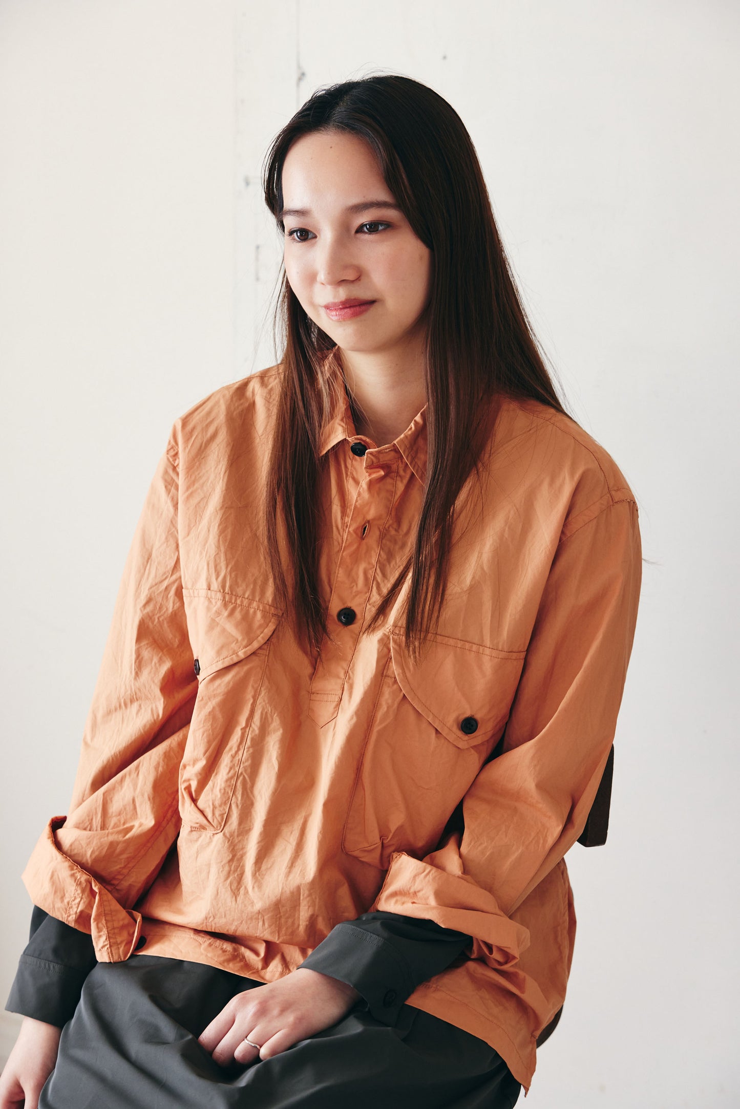 高密度コットン プルオーバーシャツ