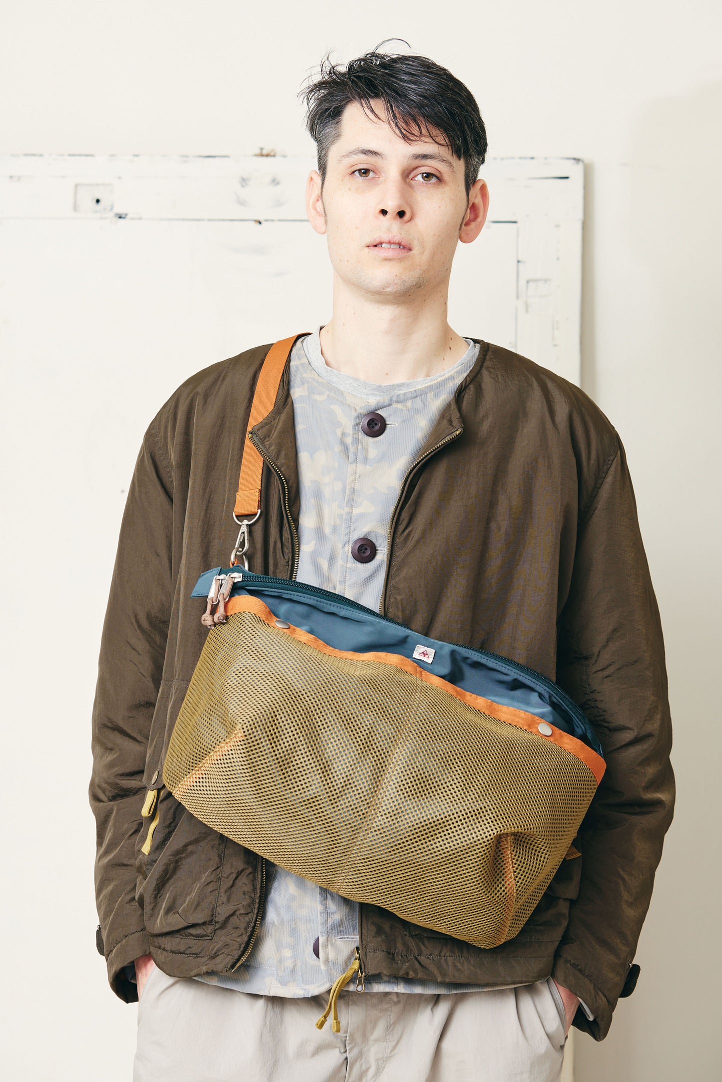 メッシュポケット付きショルダーバック